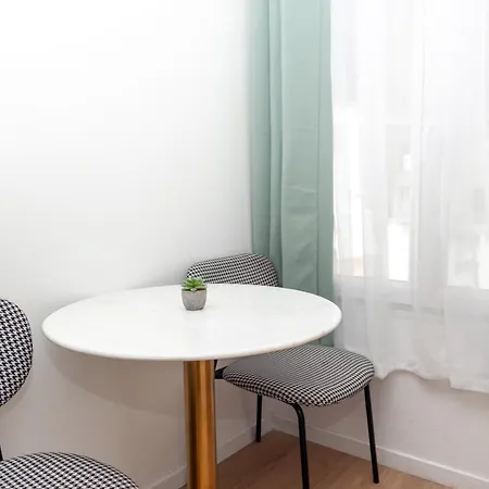 Apartment Nets - Buttes Chaumont Paris