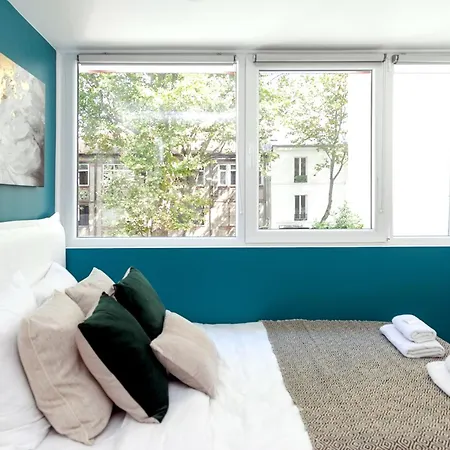 Apartment Nets - Buttes Chaumont *