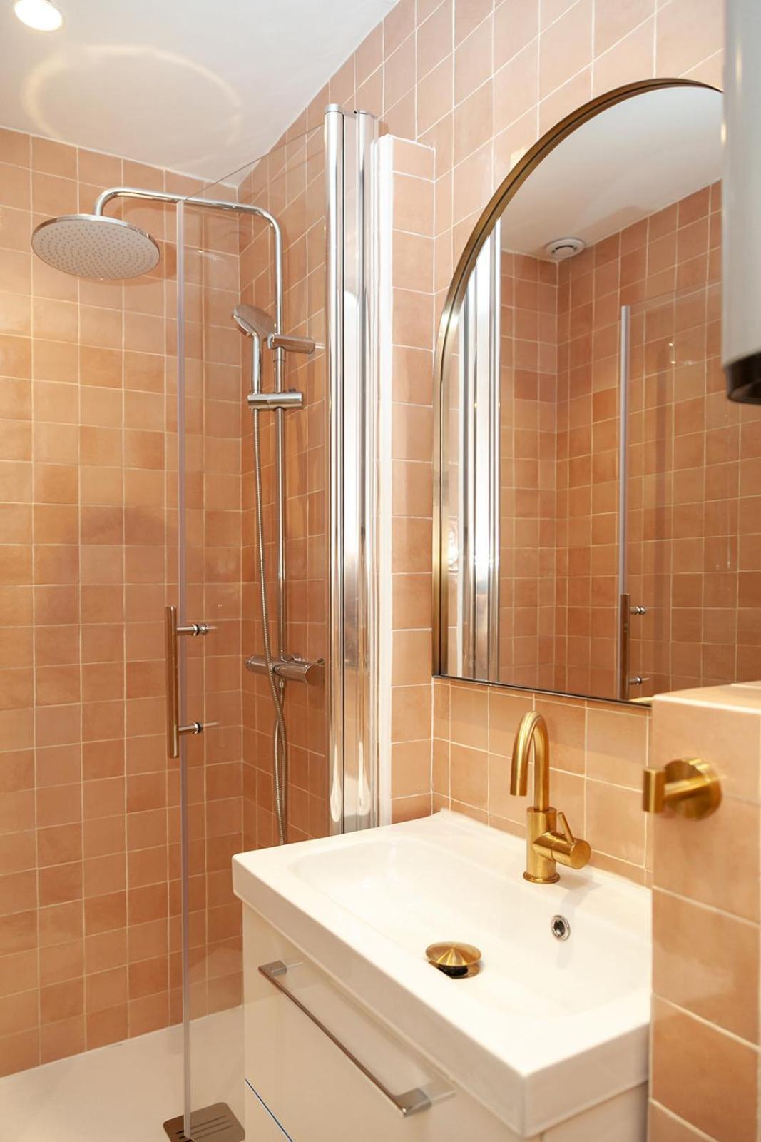 Apartment Nets - Buttes Chaumont *