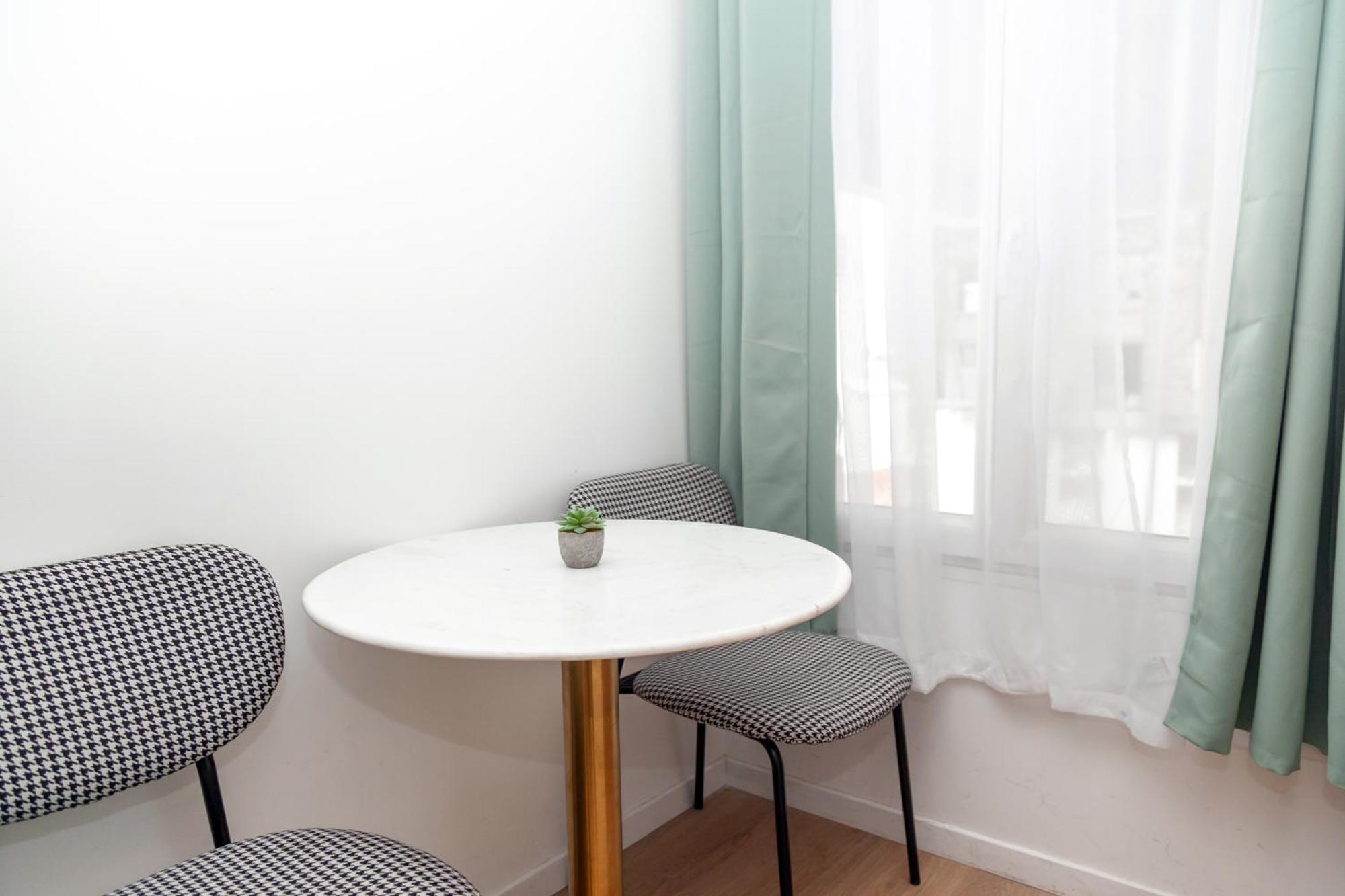 Apartment Nets - Buttes Chaumont Paris